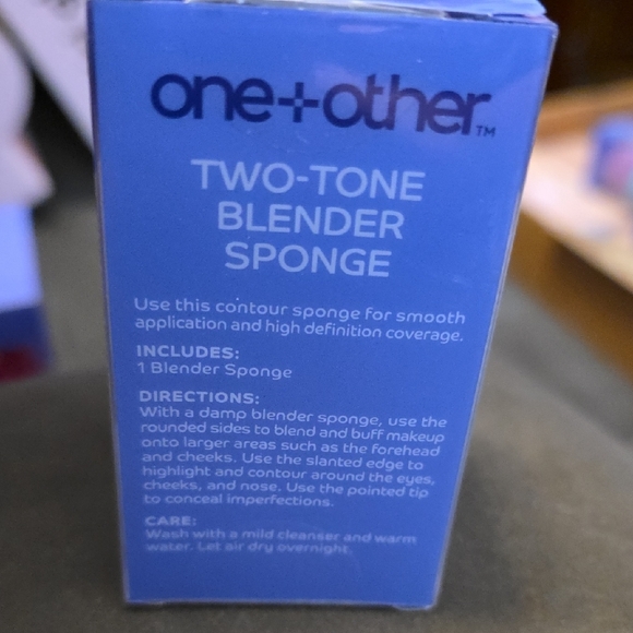 (J26) Two-Tone Blender Sponge - Purple and Blue - Picture 2 of 2